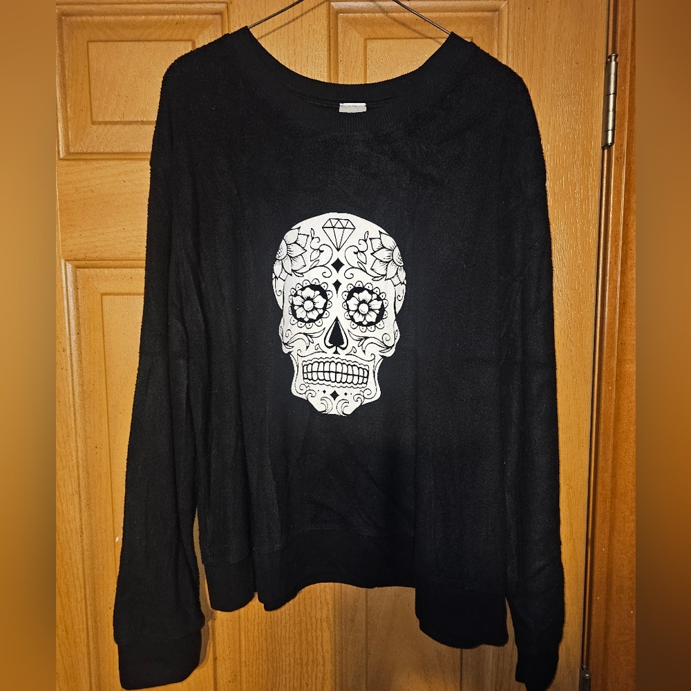 Black Skull Graphic Sweatshirt, 2XL